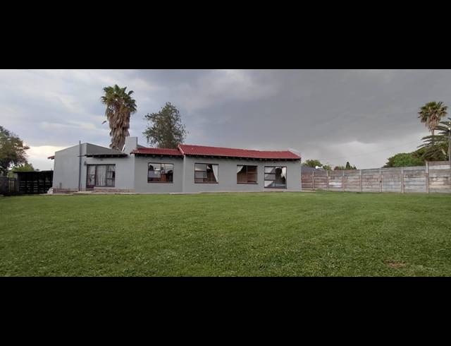 3 BEDROOM FREESTANDING TO LET IN ROODEKOP
